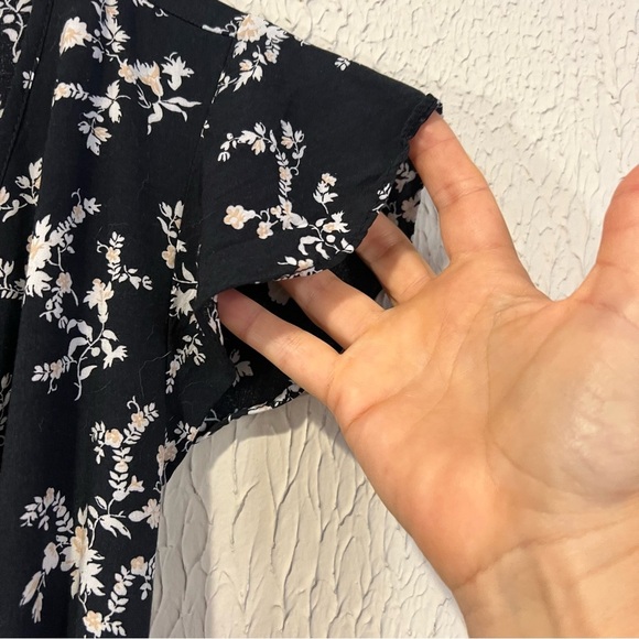 Abercrombie & Fitch Black and White Floral Wrap dress size medium petite - Picture 6 of 13